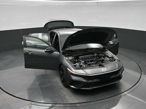 New 2026 Hyundai Elantra Sport FWD image 40