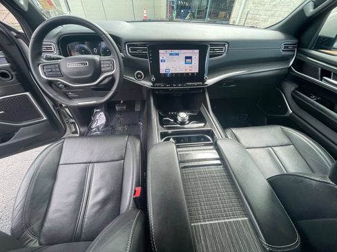Used 2022 Jeep Wagoneer Series II AWD/4WD image 3