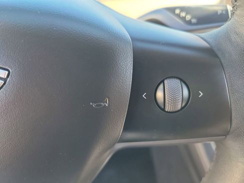 Used 2022 Tesla Model Y Performance image 25