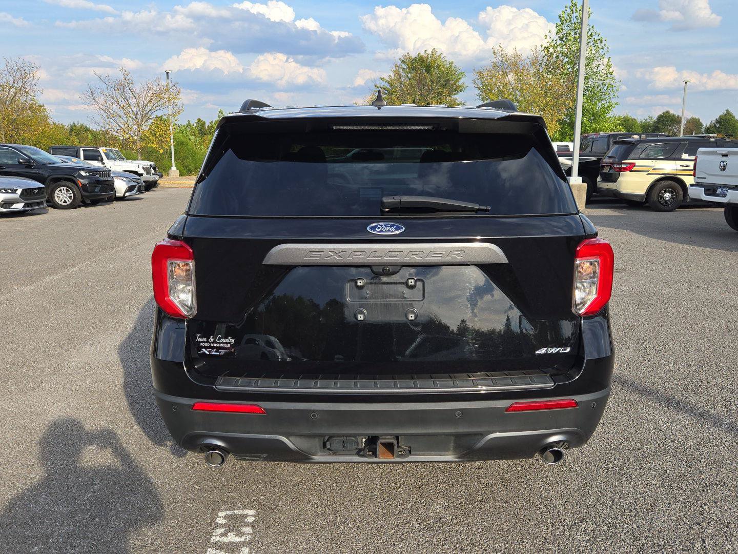 Used 2023 Ford Explorer XLT w/ Equipment Group 202A AWD/4WD image 6