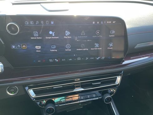 Used 2024 Chevrolet Traverse RS image 20