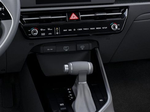 New 2025 Kia Niro LX image 24