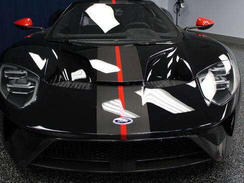 Used 2019 Ford GT image 2
