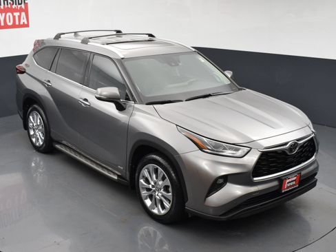 Used 2025 Toyota Highlander Limited AWD/4WD image 28