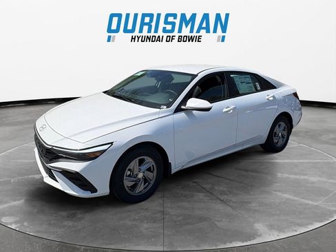 New 2026 Hyundai Elantra SE FWD image 2