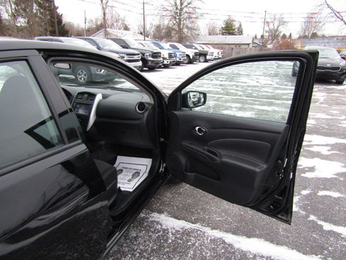 Used 2019 Nissan Versa SV image 19