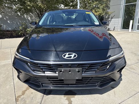 Used 2024 Hyundai Elantra Limited FWD image 5