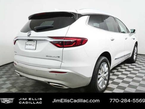 Used 2018 Buick Enclave Premium w/ Experience Buick Package FWD image 3