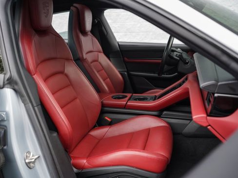 Used 2021 Porsche Taycan 4S w/ Premium Package image 24