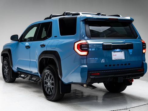Used 2026 Toyota 4Runner SR5 AWD/4WD image 3