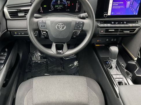 Used 2025 Toyota Camry LE image 23