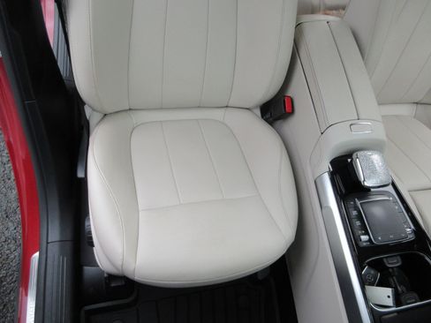 Used 2022 Mercedes-Benz GLB 250 4MATIC image 24