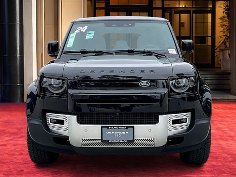 Used 2024 Land Rover Defender 110 SE image 2