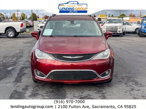 Used 2018 Chrysler Pacifica Touring-L image 6