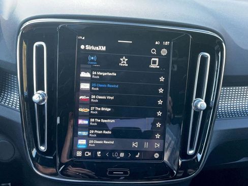 Used 2021 Volvo XC40 P8 Recharge w/ Advanced Package image 28