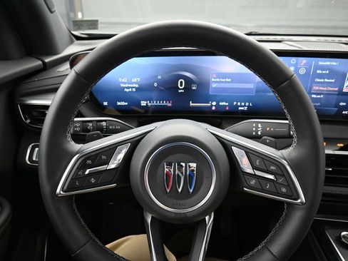 Used 2025 Buick Enclave Preferred w/ Power Package image 12