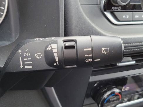 Used 2023 Nissan Rogue SV image 29