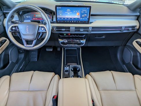 Used 2023 Lincoln Corsair Reserve w/ Equipment Group 202A image 11