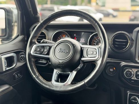 Used 2022 Jeep Wrangler Unlimited Sahara AWD/4WD image 14