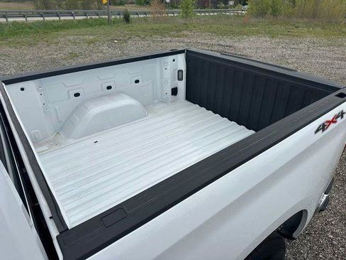 Used 2024 Chevrolet Silverado 1500 LT AWD/4WD image 11