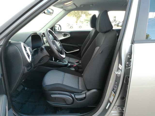 Used 2023 Kia Soul LX w/ LX Technology Package FWD image 12