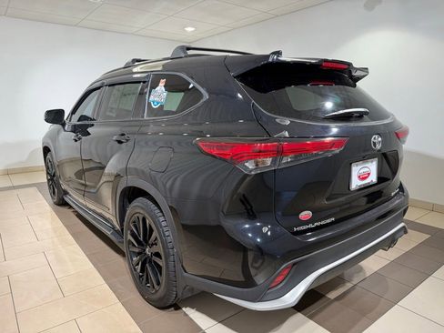 Used 2023 Toyota Highlander XSE AWD/4WD image 3