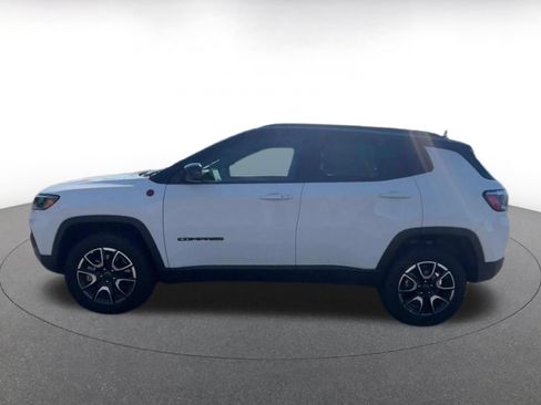 Used 2026 Jeep Compass Trailhawk AWD/4WD image 9