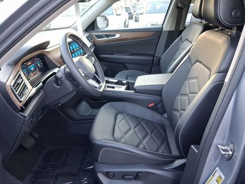 Used 2024 Volkswagen Atlas SE AWD/4WD image 14