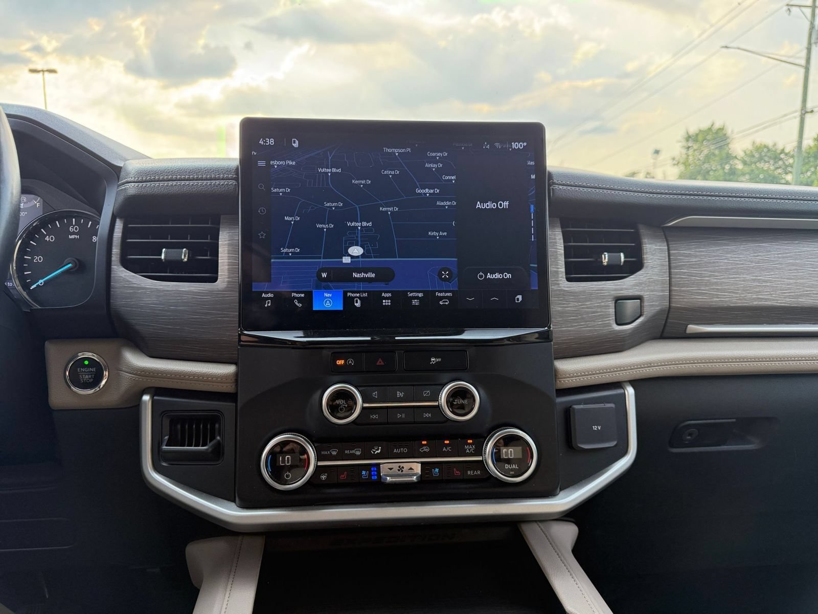 Used 2024 Ford Expedition Max Limited AWD/4WD image 16