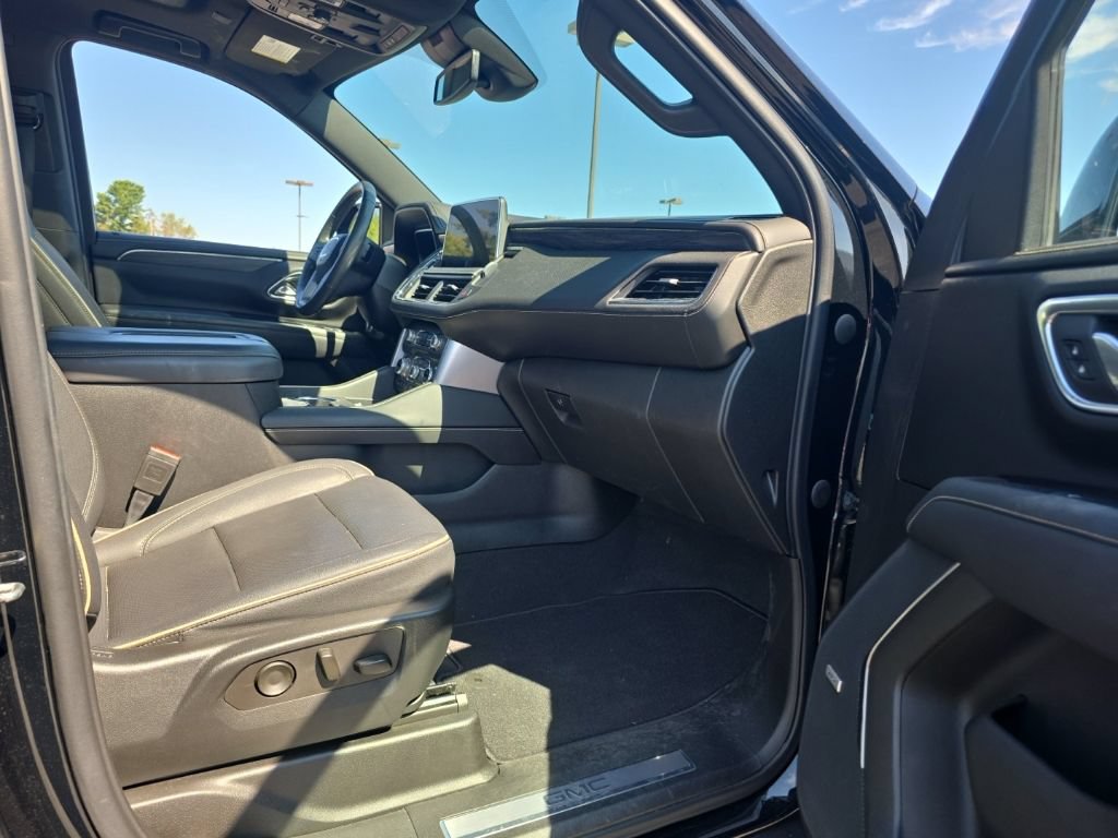 Used 2023 GMC Yukon XL SLT w/ SLT Luxury Package AWD/4WD image 7