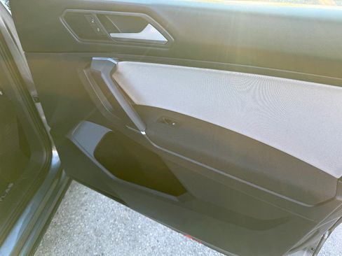 Used 2020 Volkswagen Tiguan S image 13