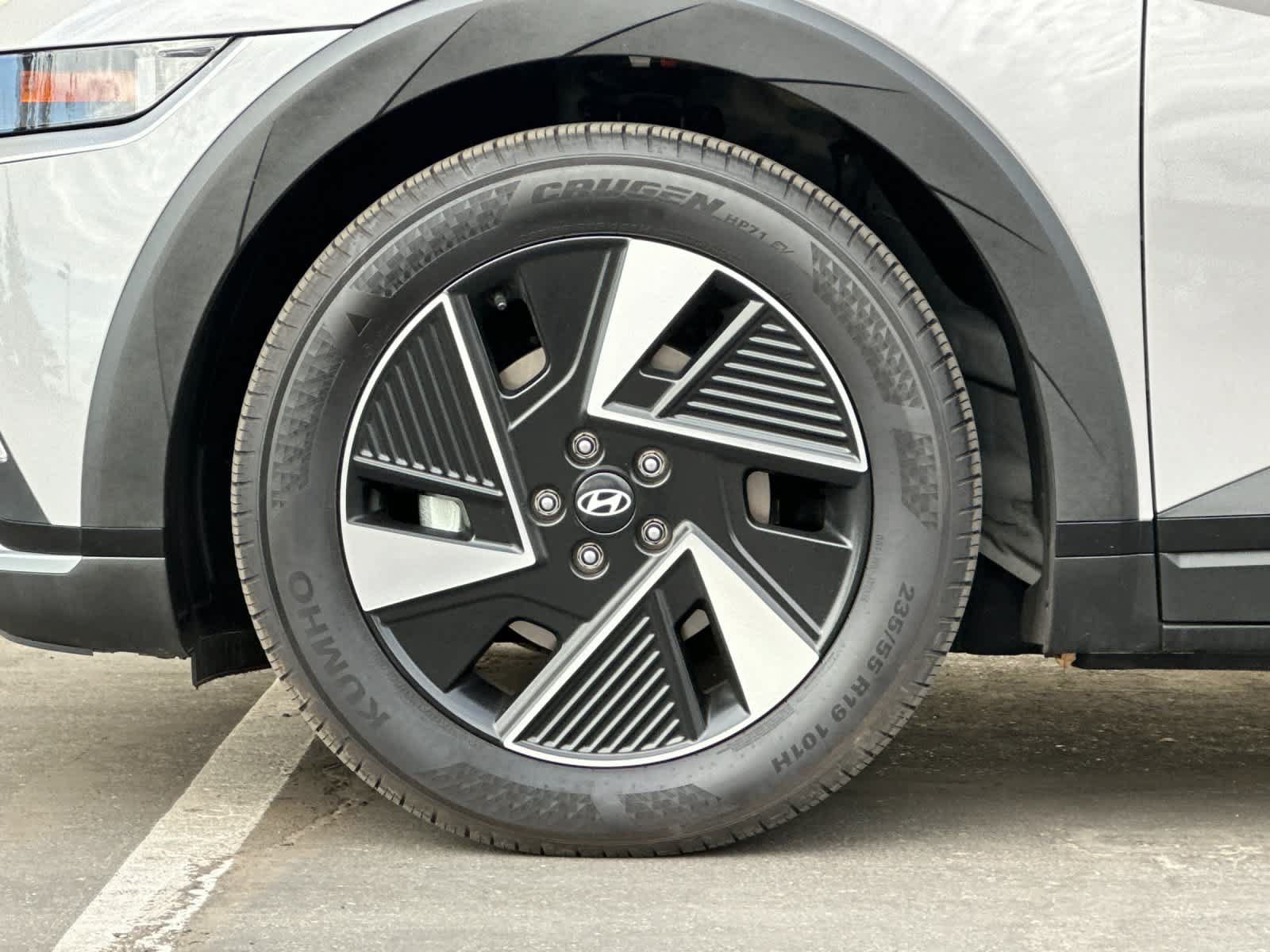 Used 2025 Hyundai Ioniq 5 SE RWD image 28