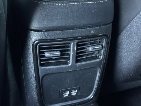 Used 2018 Chrysler 300 S AWD/4WD image 39