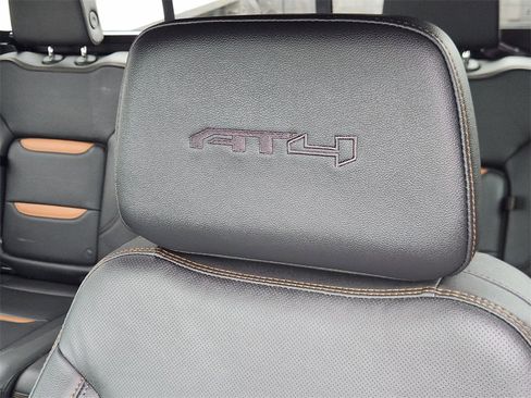 Used 2025 GMC Sierra 2500 AT4 w/ AT4 Premium Plus Package image 21