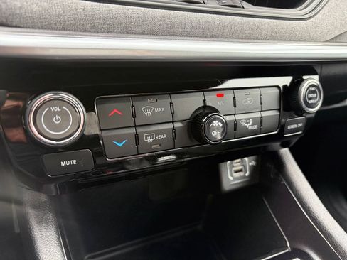 Used 2024 Jeep Compass Latitude AWD/4WD image 21