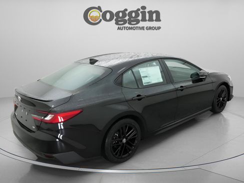 New 2026 Toyota Camry SE FWD image 18