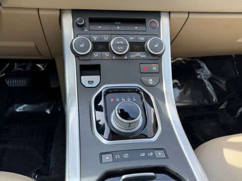 Used 2016 Land Rover Range Rover Evoque SE image 16