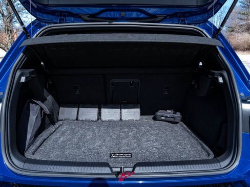 Used 2023 Volkswagen Golf R 2.0T Manual image 36