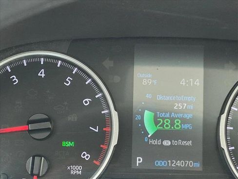 Used 2021 Toyota RAV4 XLE w/ Convenience Package FWD image 9