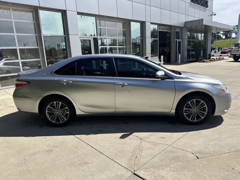 Used 2017 Toyota Camry SE FWD image 9
