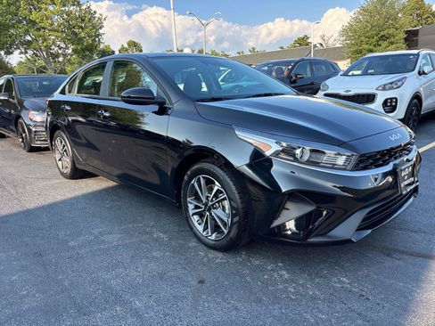 Used 2024 Kia Forte LXS FWD image 3