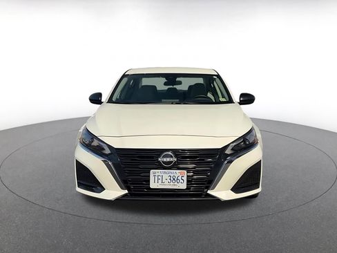 Used 2025 Nissan Altima 2.5 SV FWD image 4