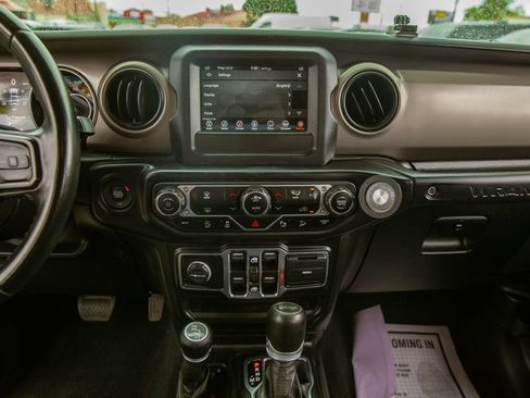 Used 2020 Jeep Wrangler Unlimited Sport S AWD/4WD image 15
