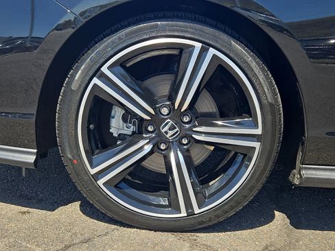 Used 2025 Honda Accord Sport image 9