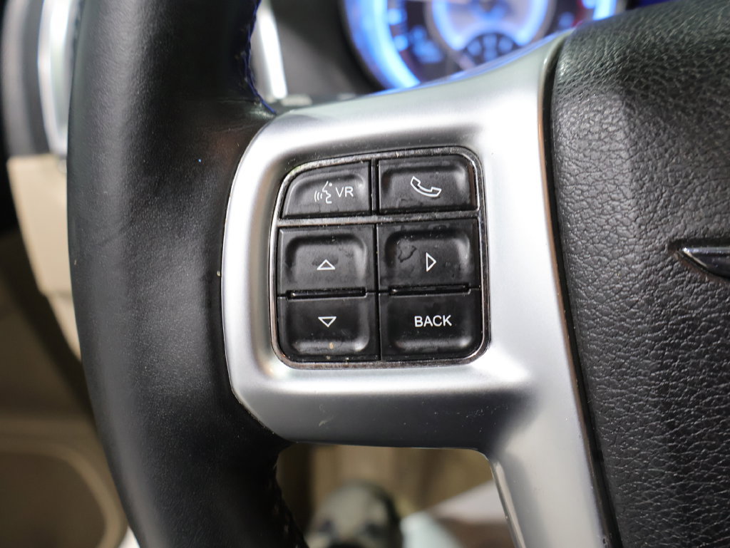 Used 2013 Chrysler 300 AWD w/ Driver Convenience Group image 33
