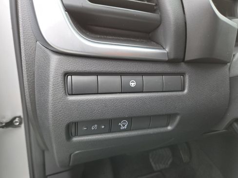 Used 2023 Nissan Rogue SV FWD image 10