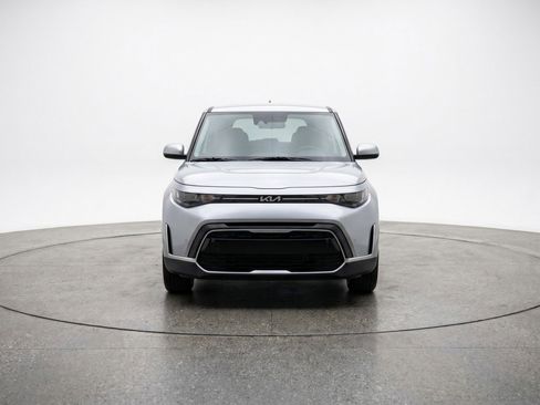 Used 2025 Kia Soul LX w/ LX Technology Package FWD image 2