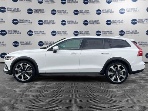 Certified 2024 Volvo V60 B5 Cross Country Plus AWD/4WD image 2
