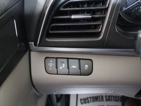Used 2019 Hyundai Elantra SEL FWD image 35