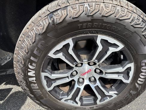 Used 2023 GMC Canyon AT4 w/ AT4 Premium Package AWD/4WD image 17